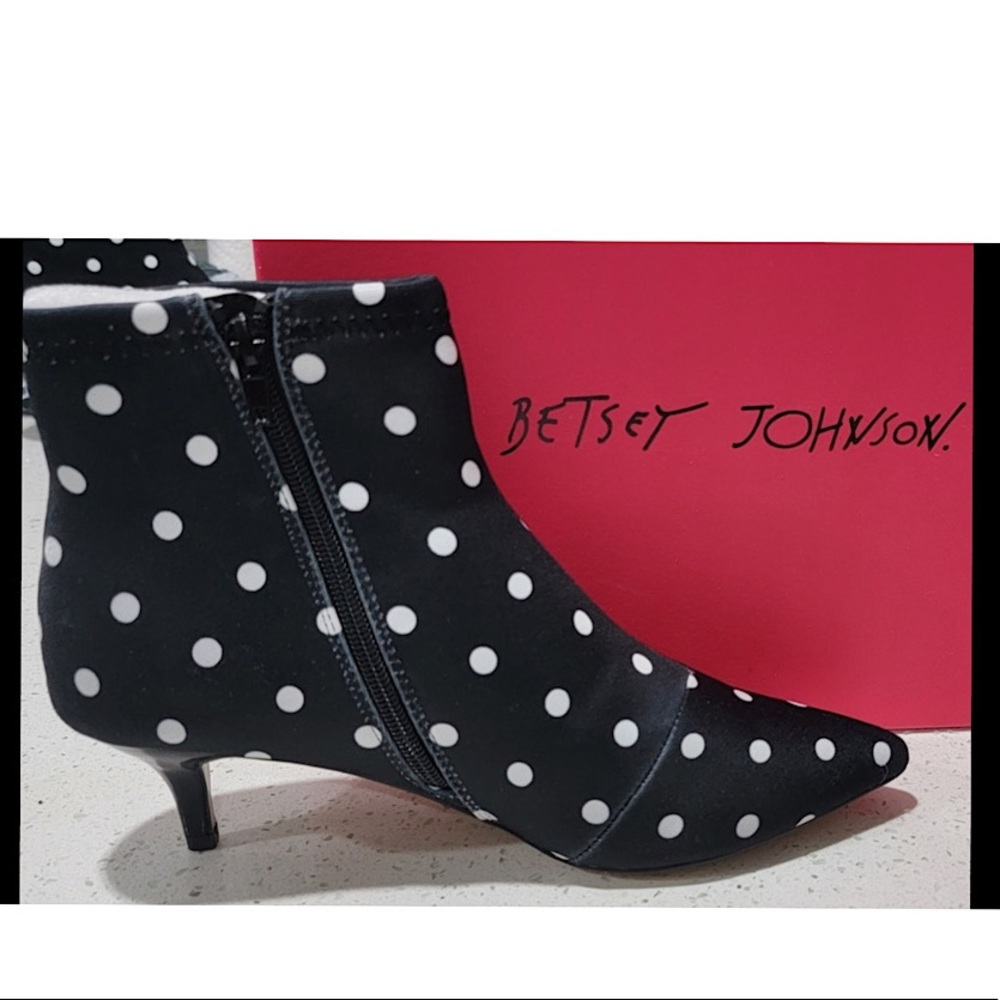 Betsey Johnson Women's Verona Fashion Boot